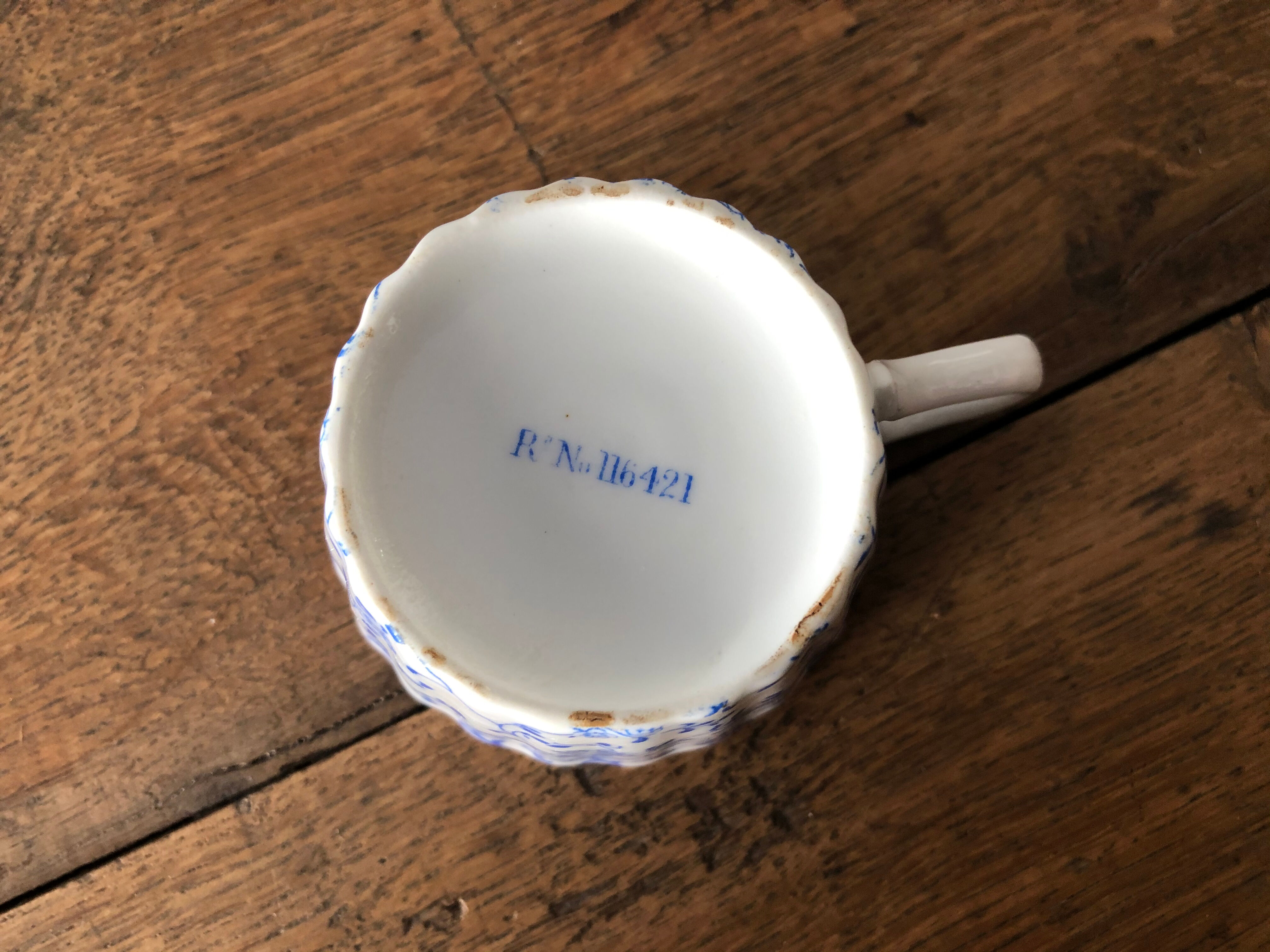 Set of 6 coffee cups in antique porcelain