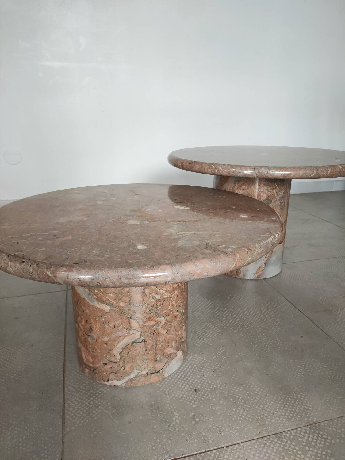 Deux tables basses en marbre de Vérone