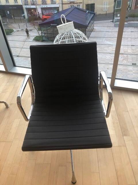 7 armchairs, 1 Charles & Ray Eames chair