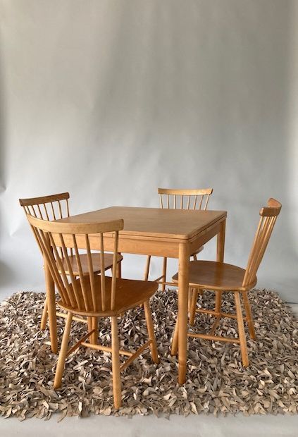 Dutch-1960s-dining-table and four chairs