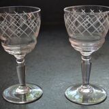 2 petits verres sur pied ciselés