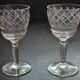 2 petits verres sur pied ciselés