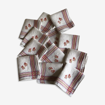 12 petites serviettes monogrammées « JB »