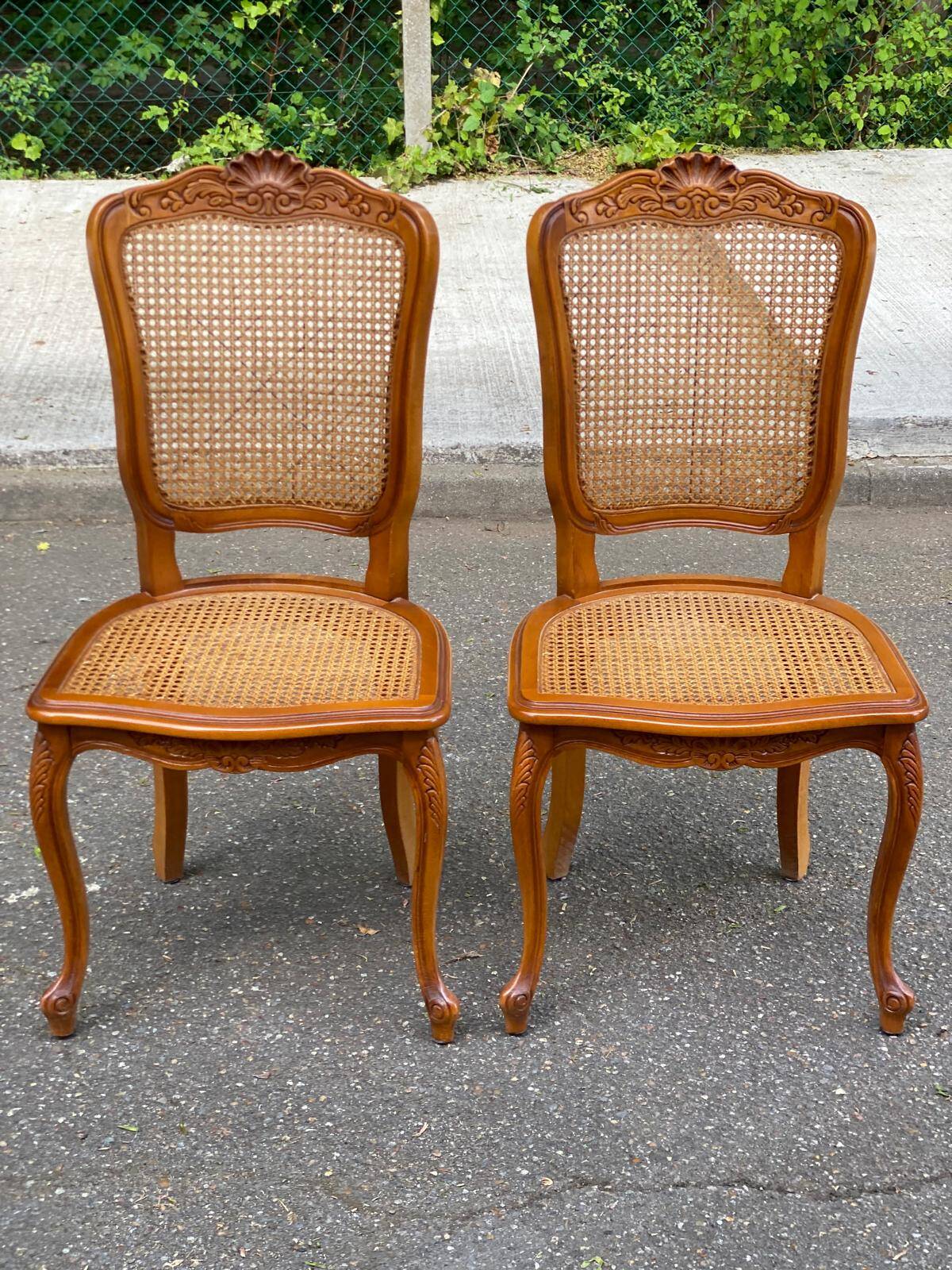 2 chaises cannées style Louis XV en bois massif des années 70