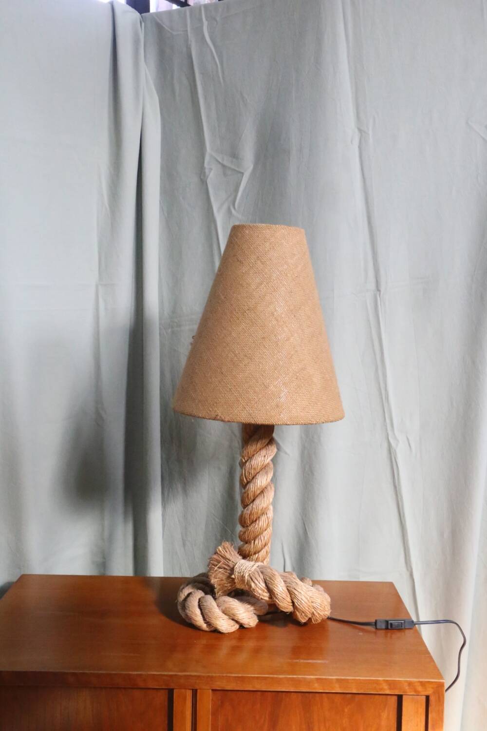 Table lamp
