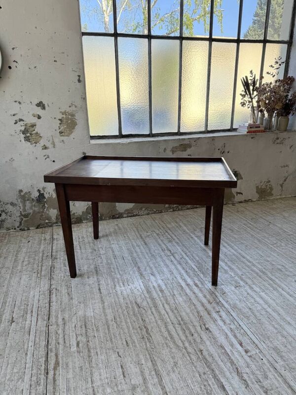 Table de travail, de présentation en noyer