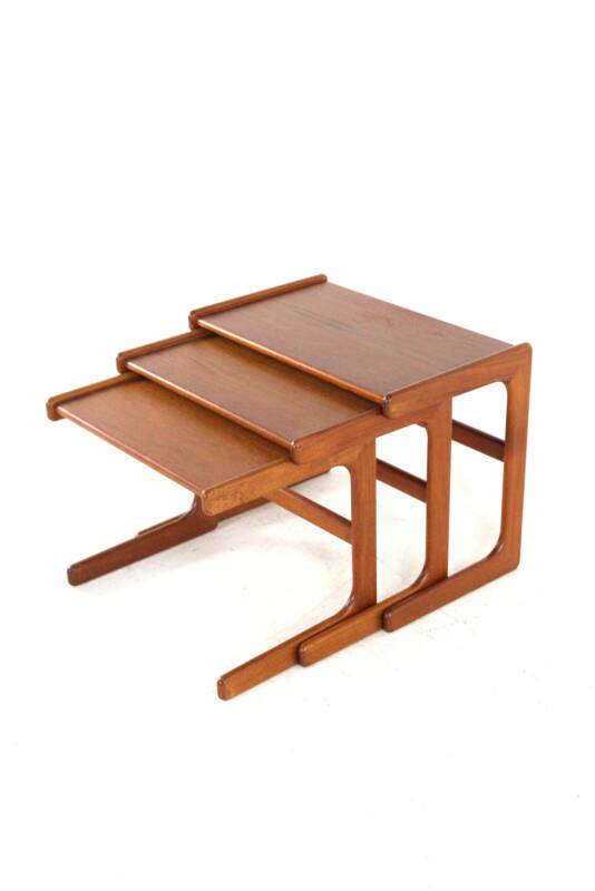 Tables gigognes Salin Nyborg - design danois du milieu du siècle moderne en teck