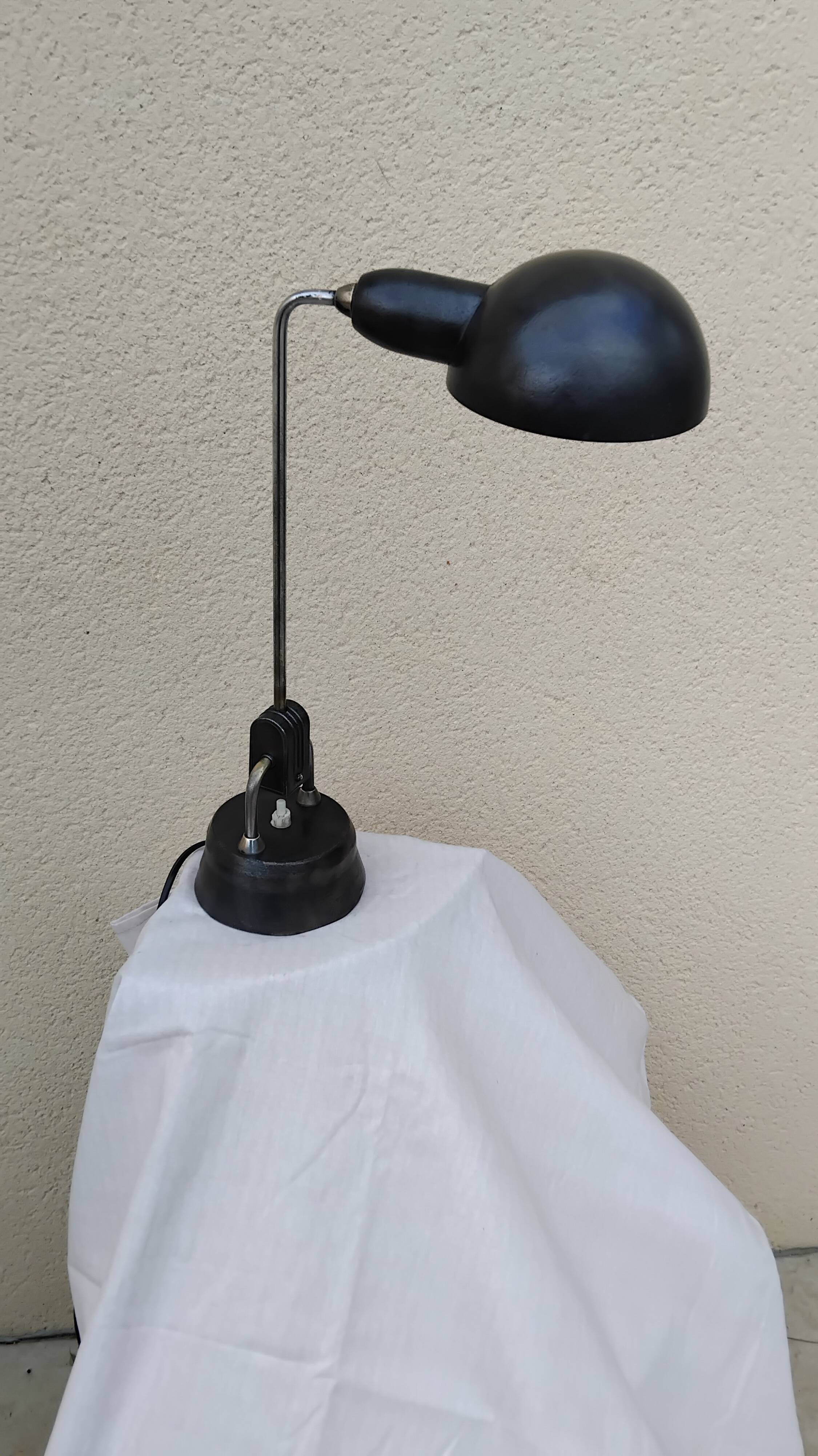 Lampe Jumo 600 design Charlotte Perriand atelier