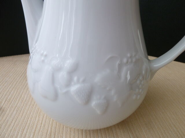 White porcelain coffee maker Ph. Deshoulières California Model