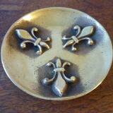 Bronze bowl decorated with fleur-de-lis