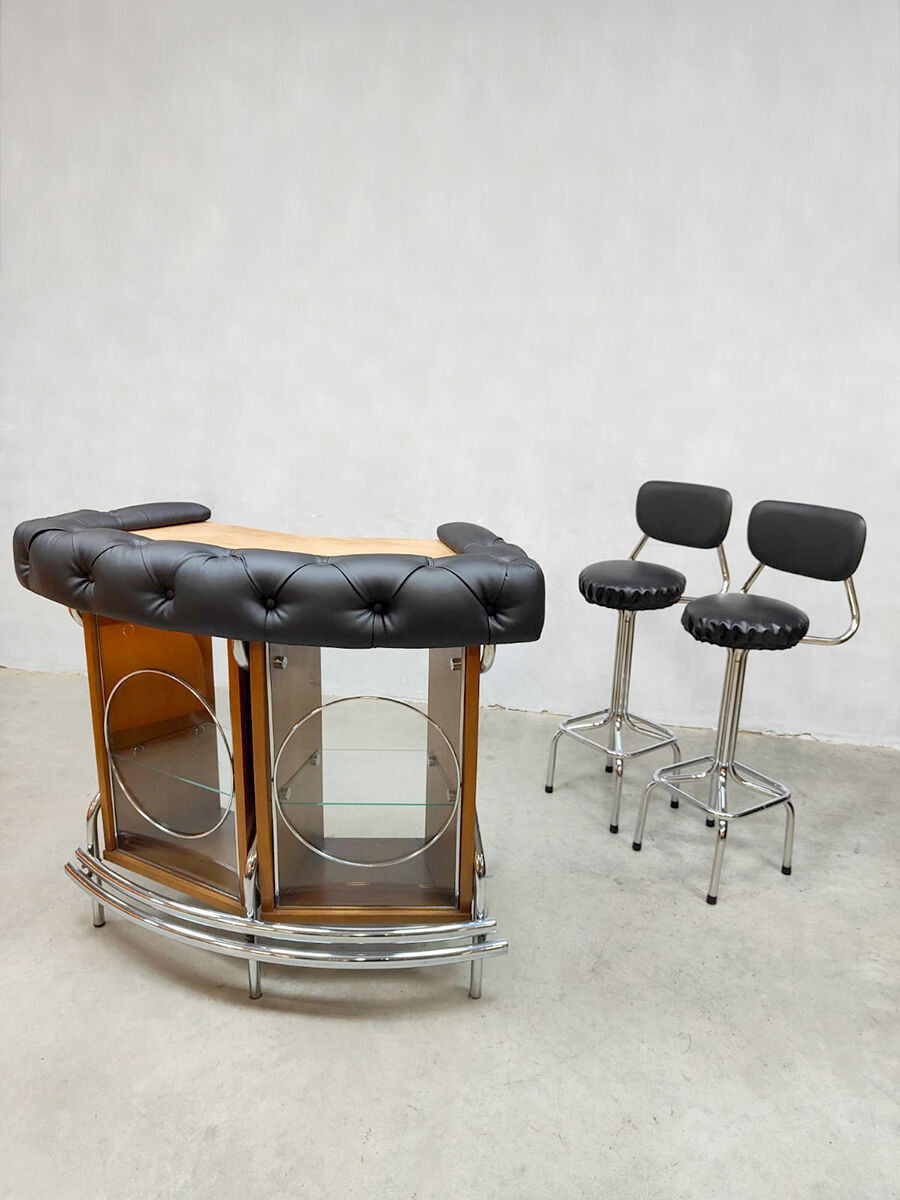 Vintage retro seventies cocktail bar 'Mad-Men style'