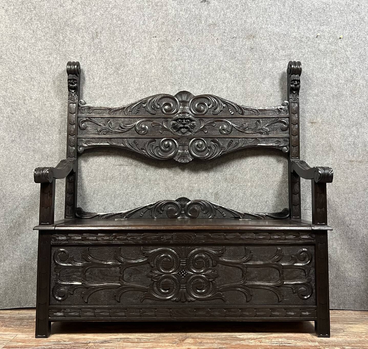 Italian Renaissance style solid wood chest bench decorated with grimacing masks