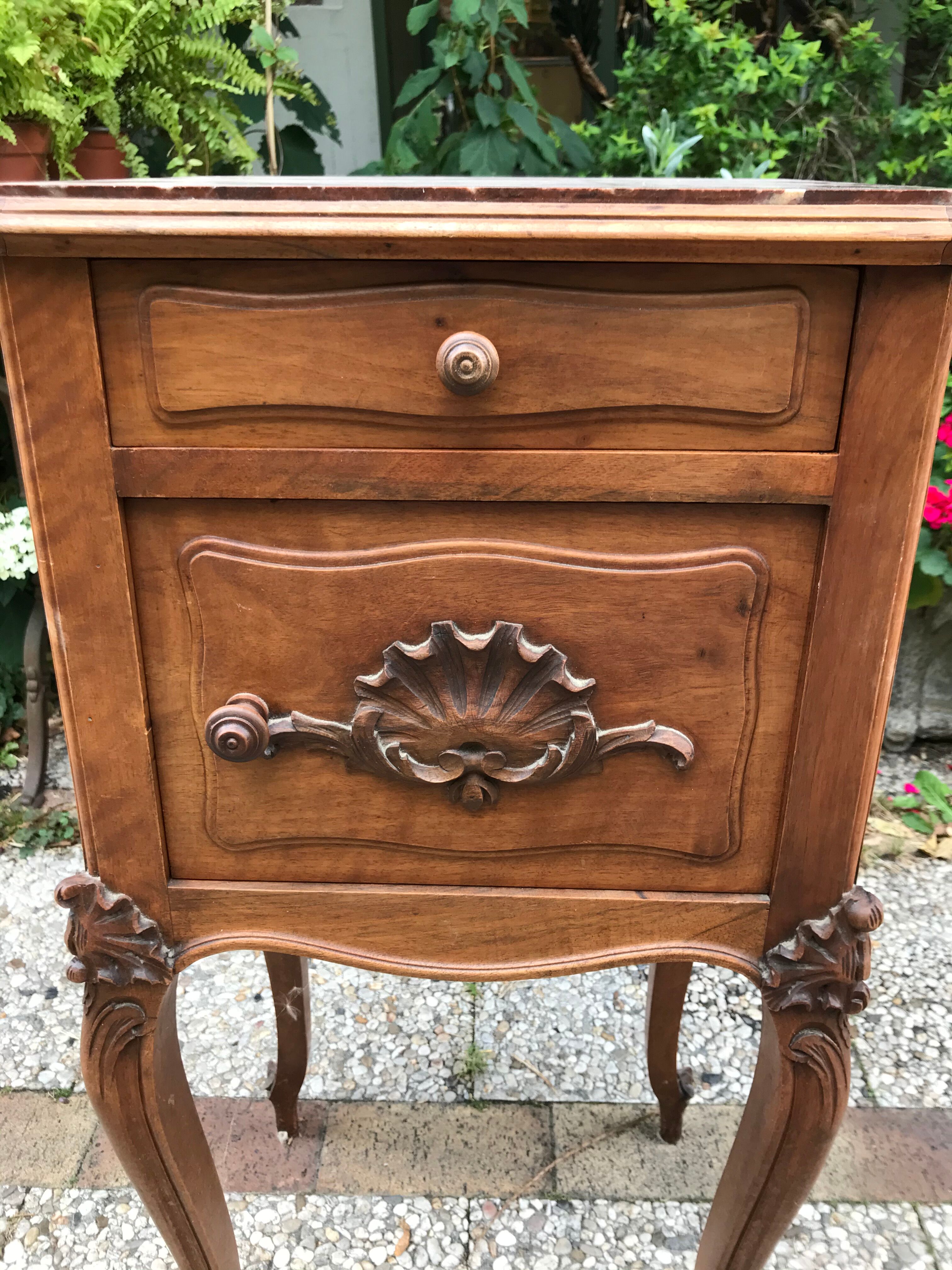 Table de chevet style Louis XV