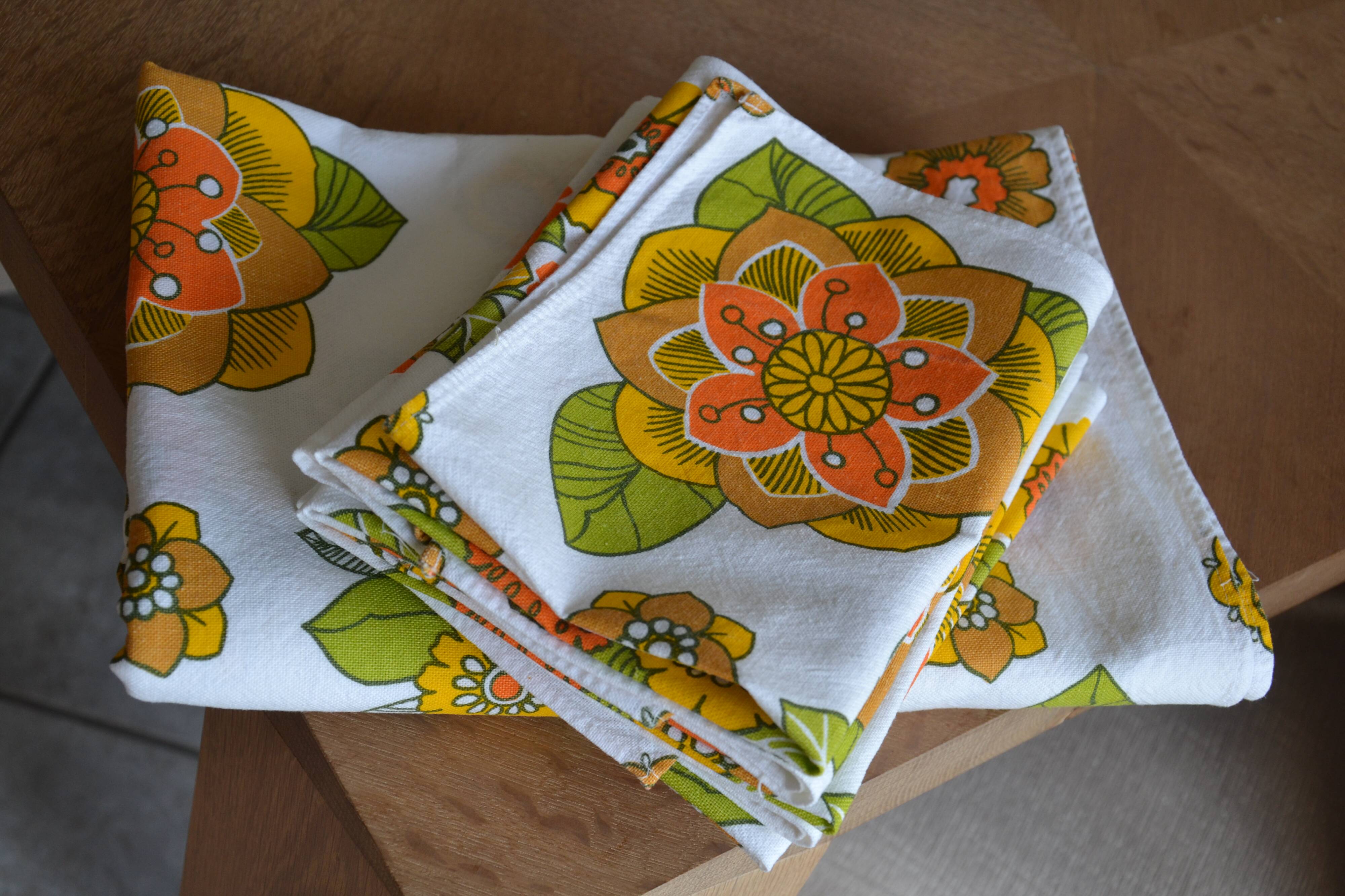 Nappe à fleurs en coton/lin vintage