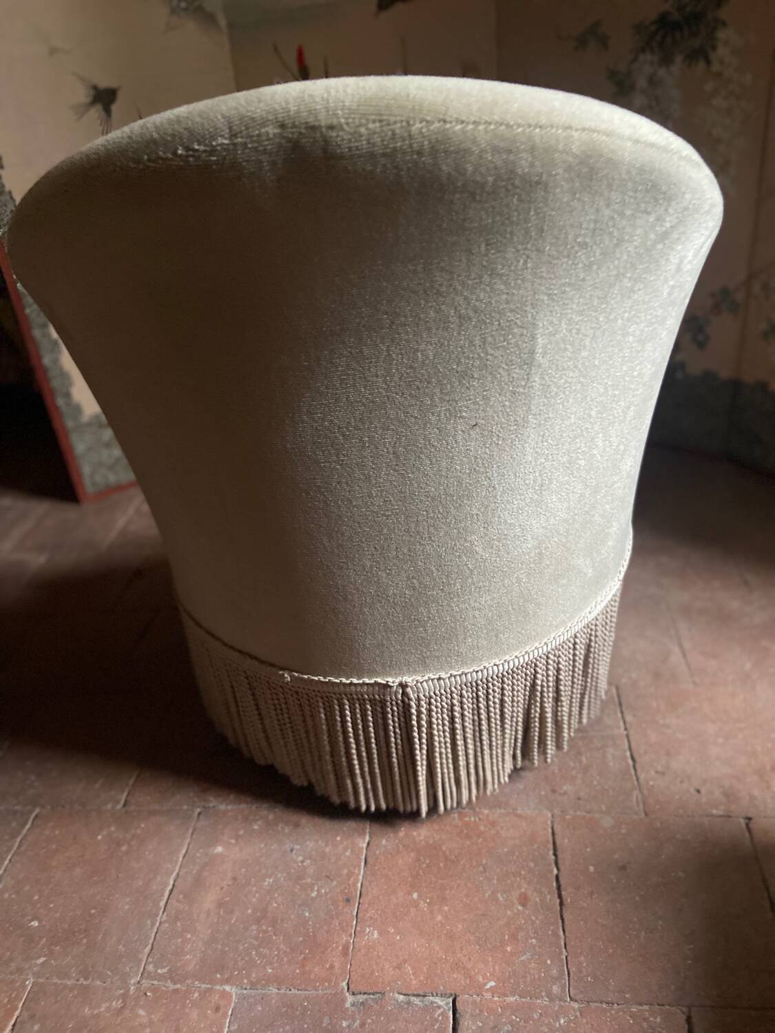 Old toad armchair in beige velvet