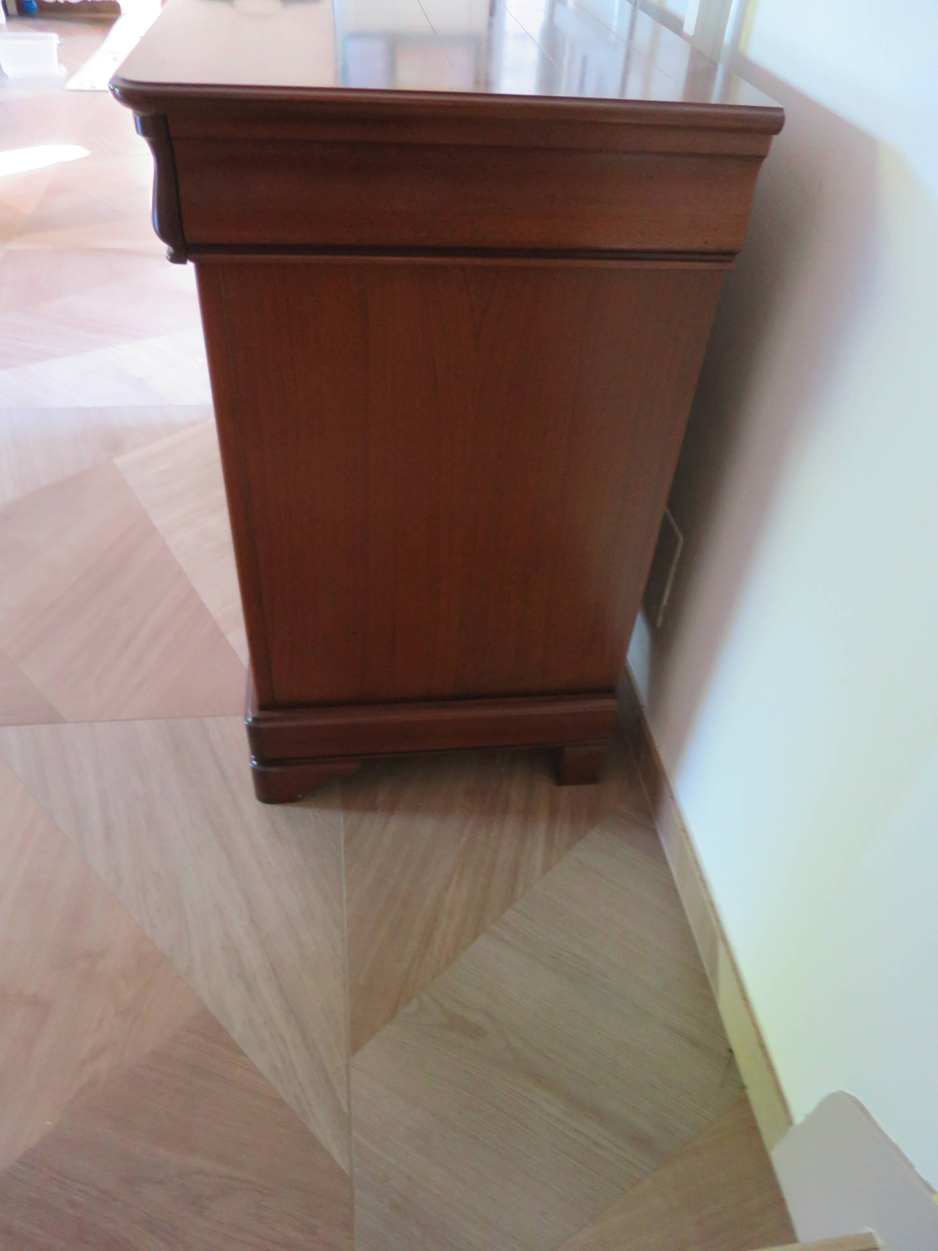 Louis Philippe chest of drawers with ogee - 4 drawers - 1 lock - cherry wood - 1980s