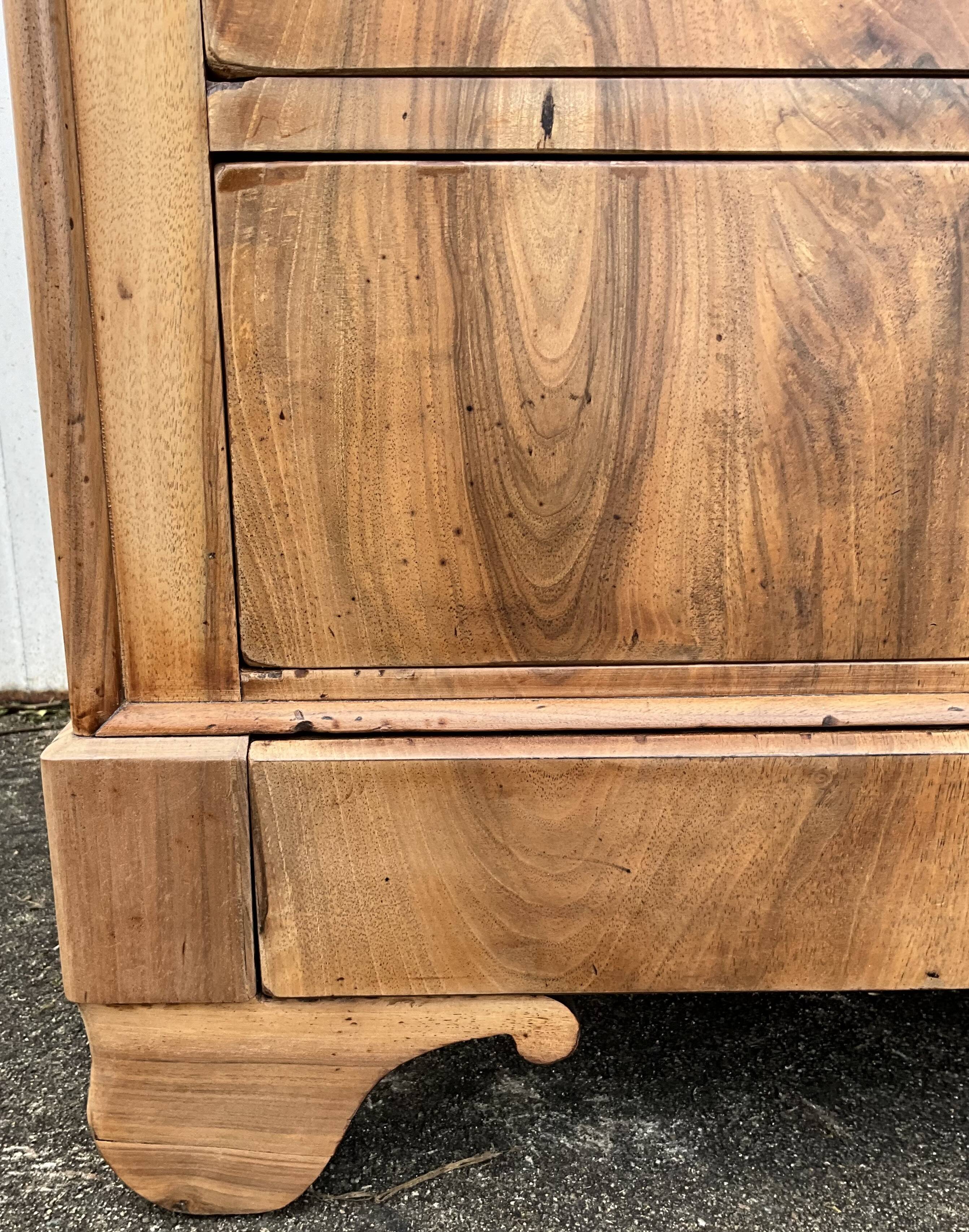 Louis Philippe Burl Walnut Chest of Drawers, Mid-19th Century