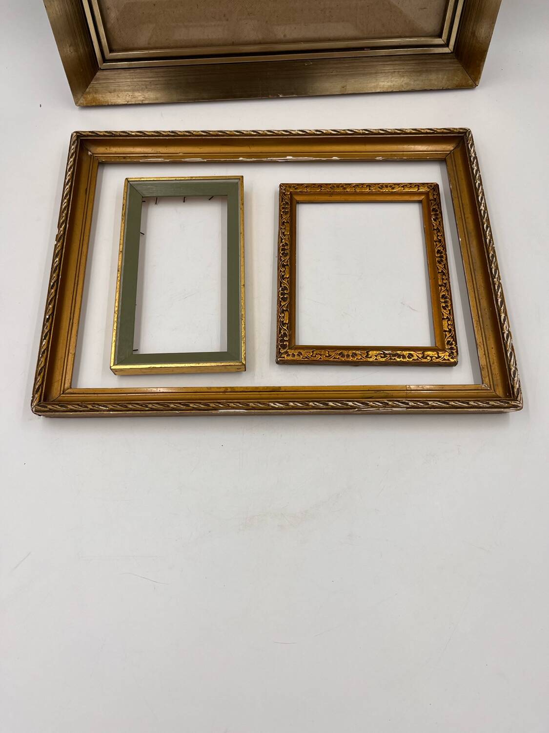 Set of 4 gold frames