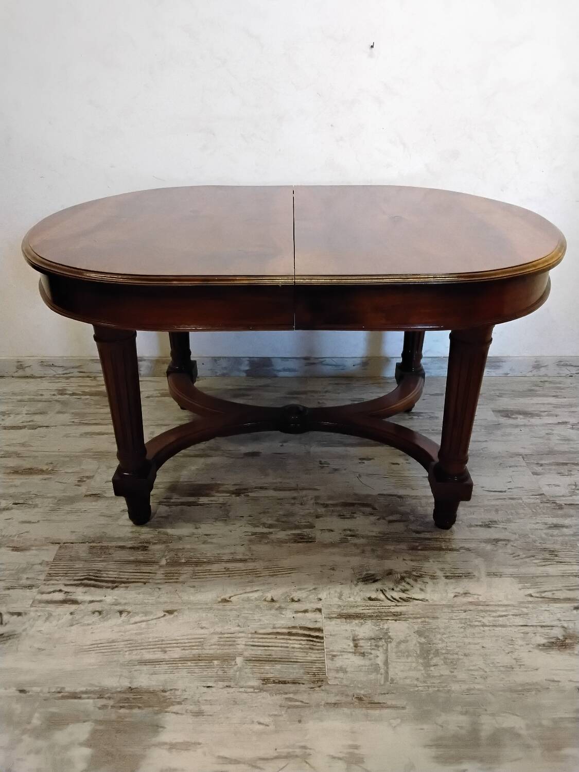 Table ovale en bois avec rallonges