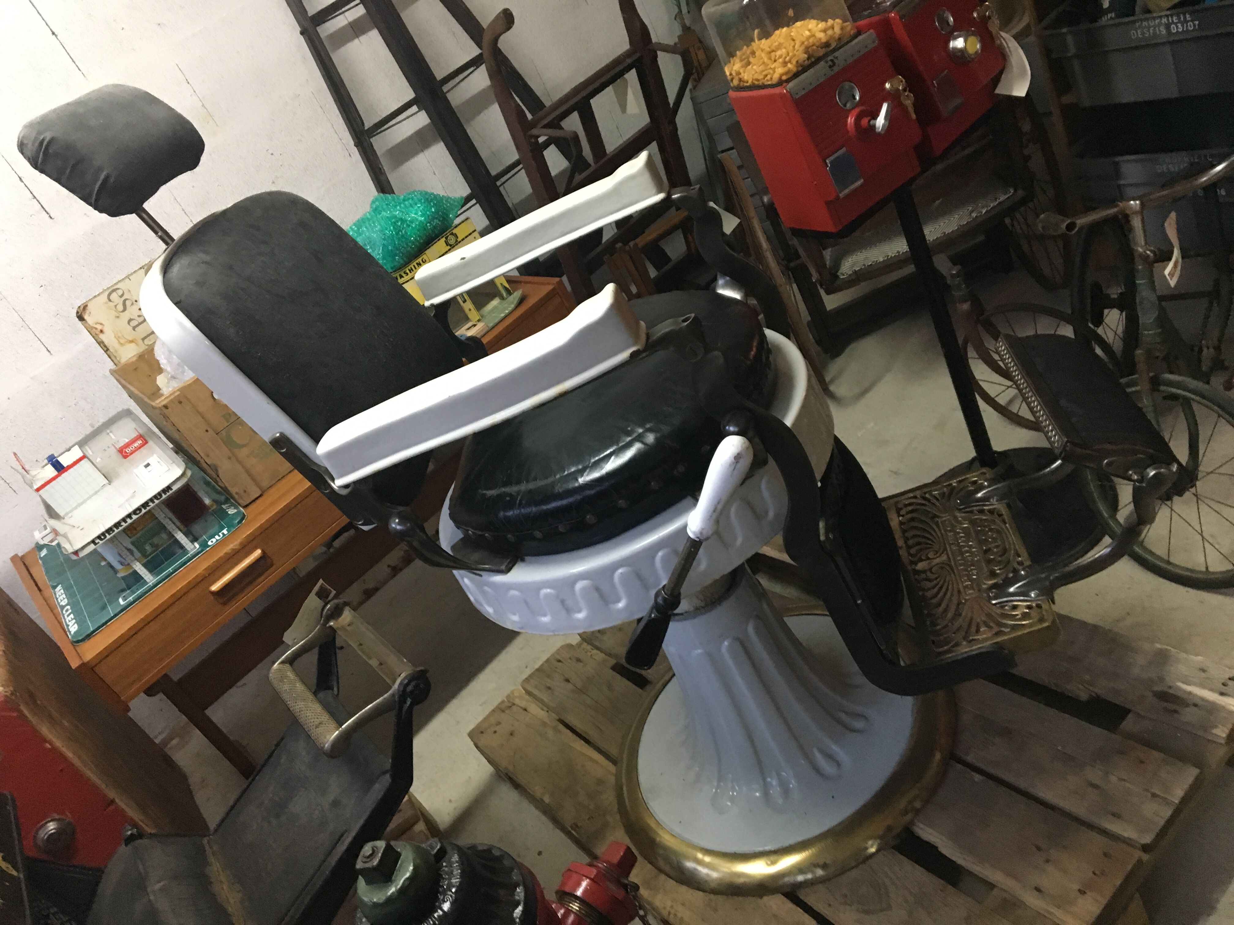 Vintage 1920 Berninghaus Barber Armhair