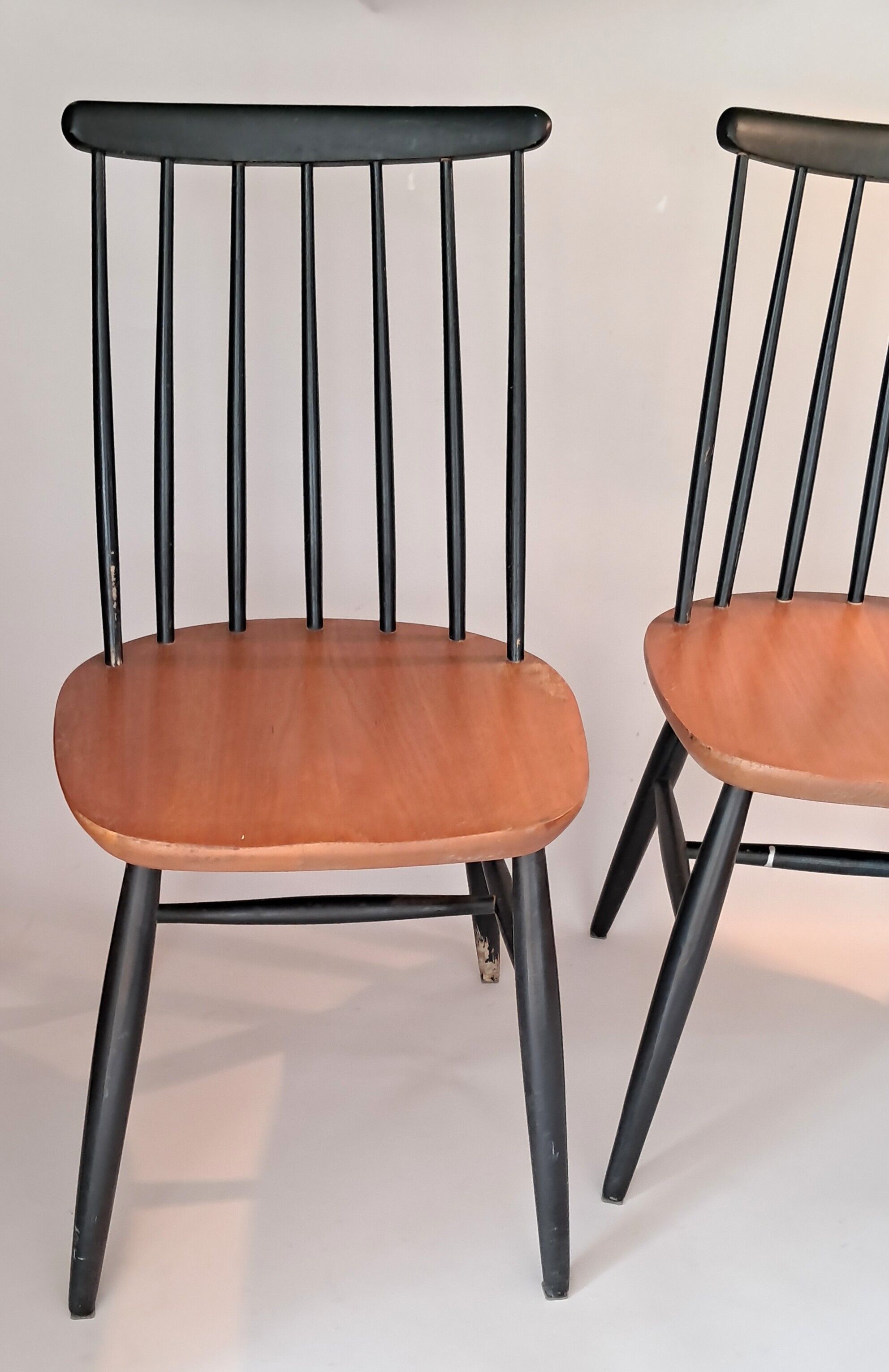 Pair of "Fanett" chairs designed by Ilmari Tapiovaara, circa 1970.