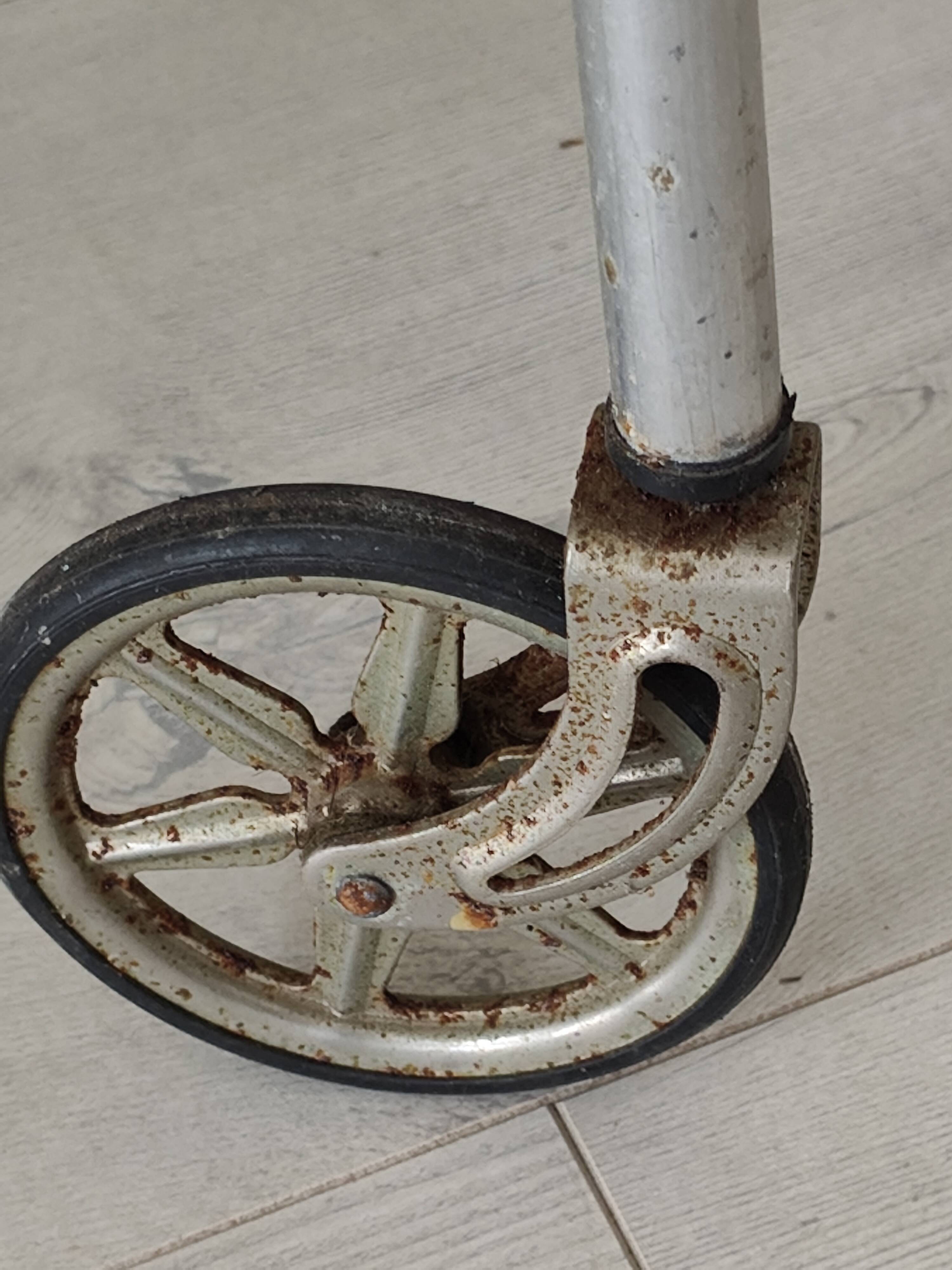Desserte roulante estampillée MONOTEX