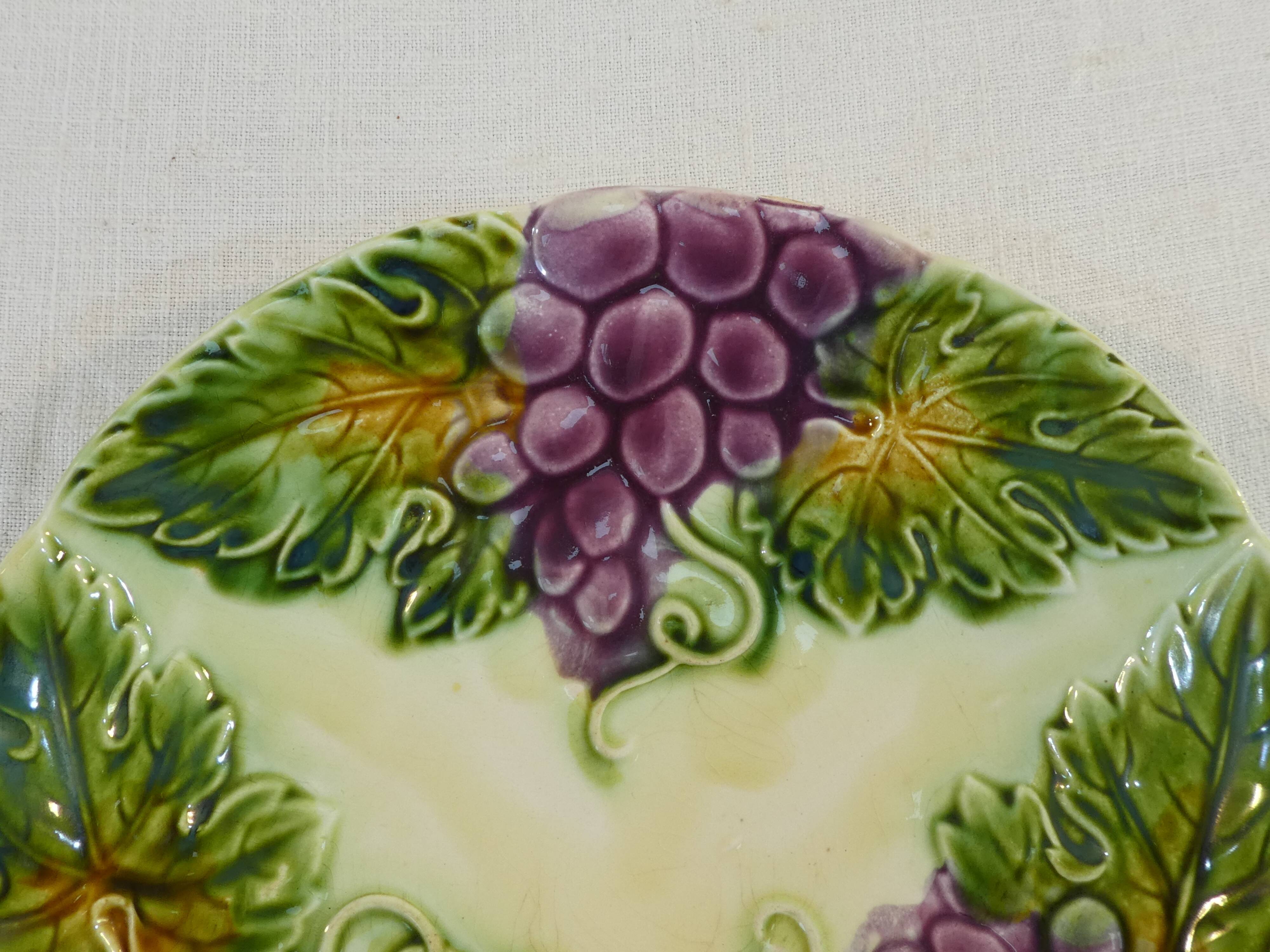 Plate of bunched barbotine and grape leaf