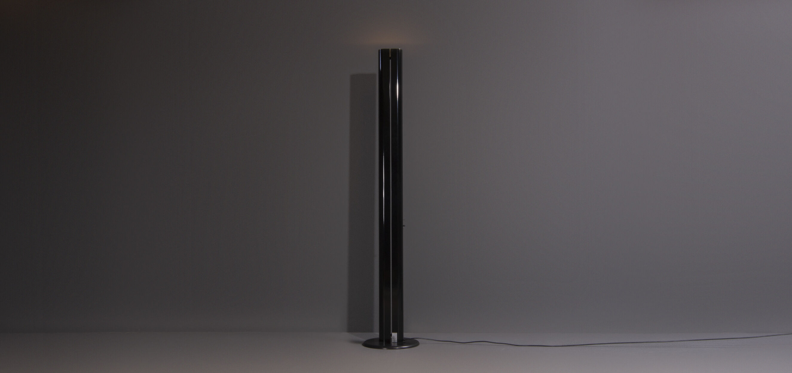 Gianfranco Frattini floor lamp model Megaron Terra for Artemide