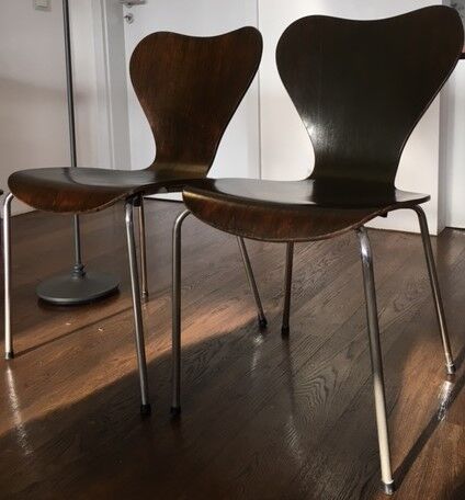 Pair of butterfly 3107 chairs by Arne Jacobsen pilot version, 1955