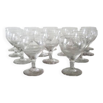 14 Anciens Verres à Pied Décor Gravé de Blé