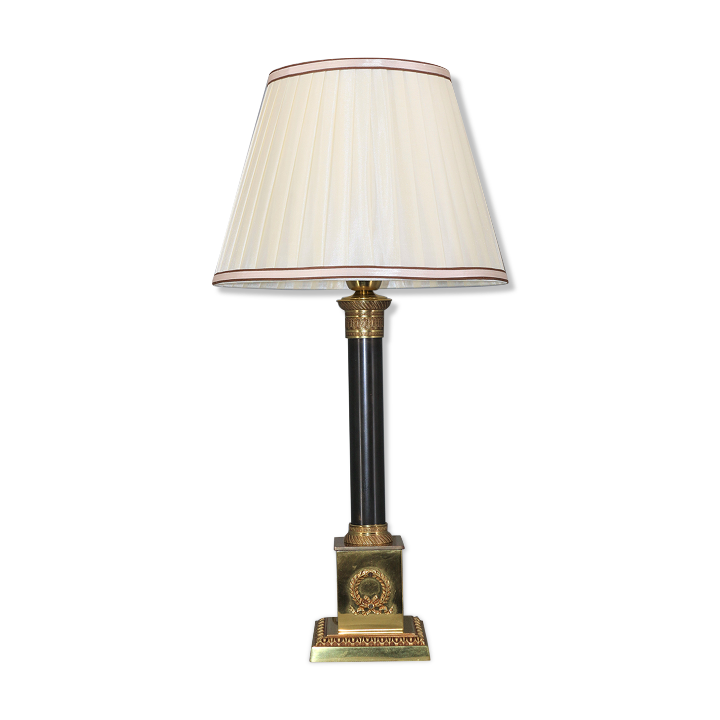Lampe en bronze doré et patiné de style empire abat jour plissé