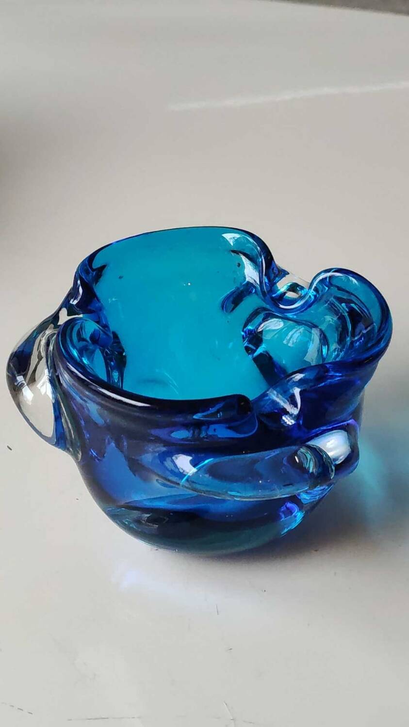 Empty pocket/Corolla shaped ashtray, in Murano style blown art glass, turquoise blue