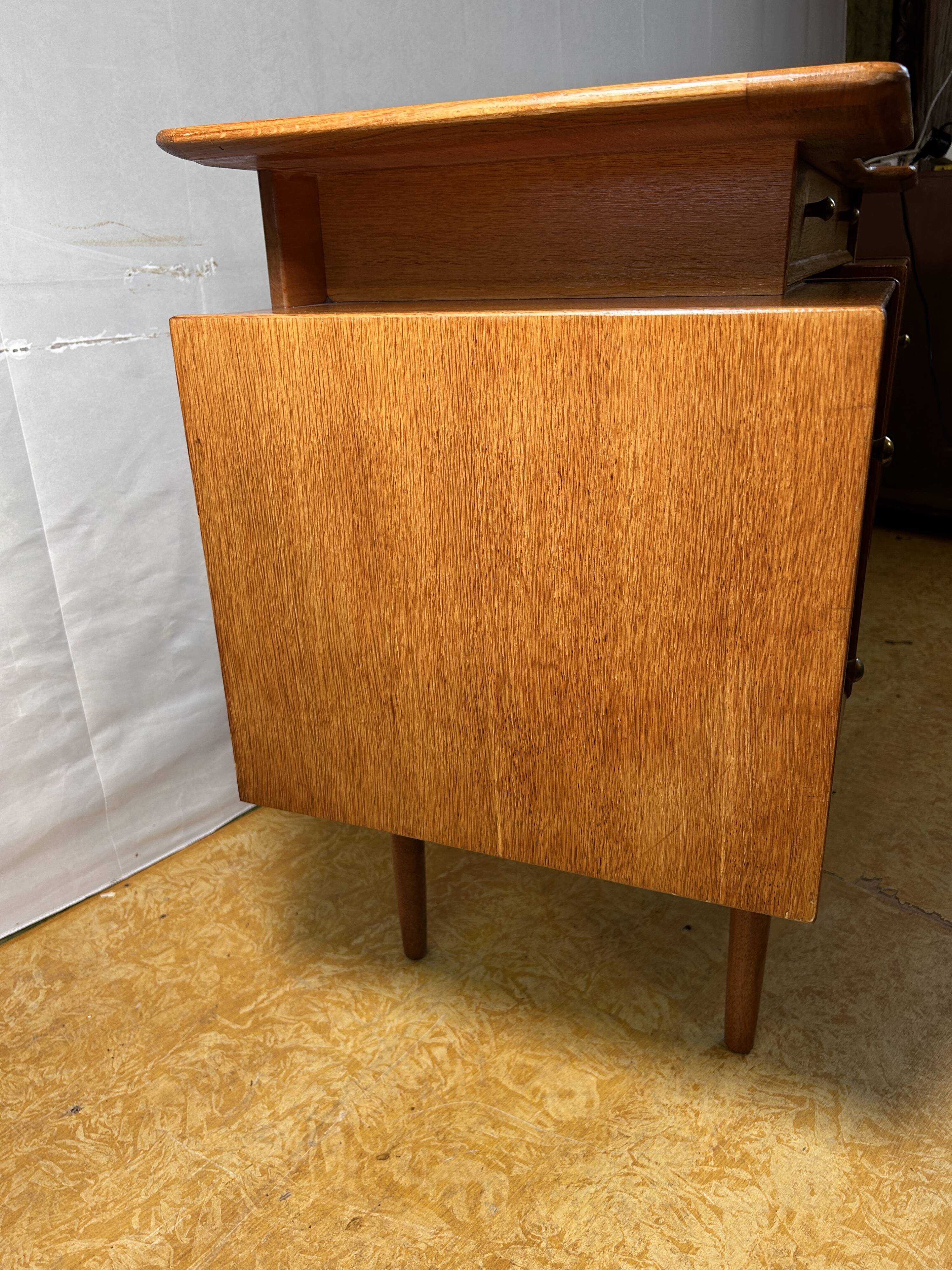 Early Mid-Century Retro Vintage Oak Desk by G Plan (E. Gomme) – Librenza Ra