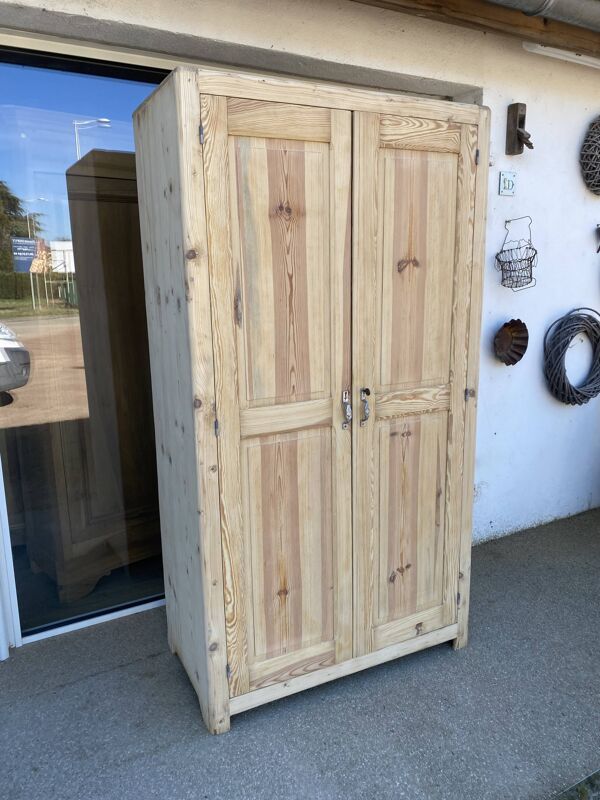 Armoire parisienne