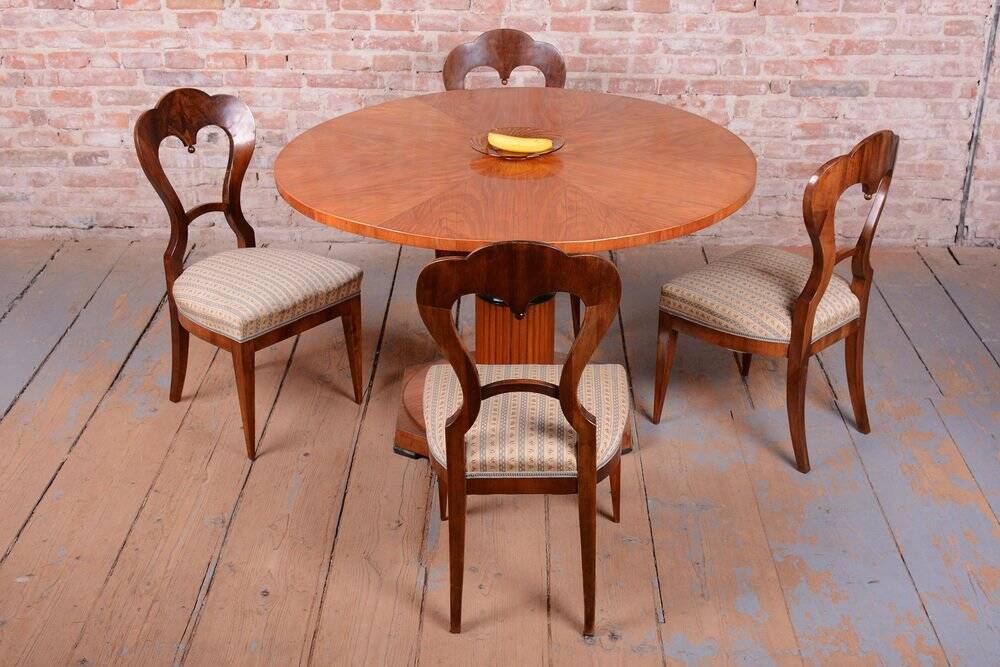 Biedermeier Chairs in Walnut, Austria, 1830s, Set of 4
