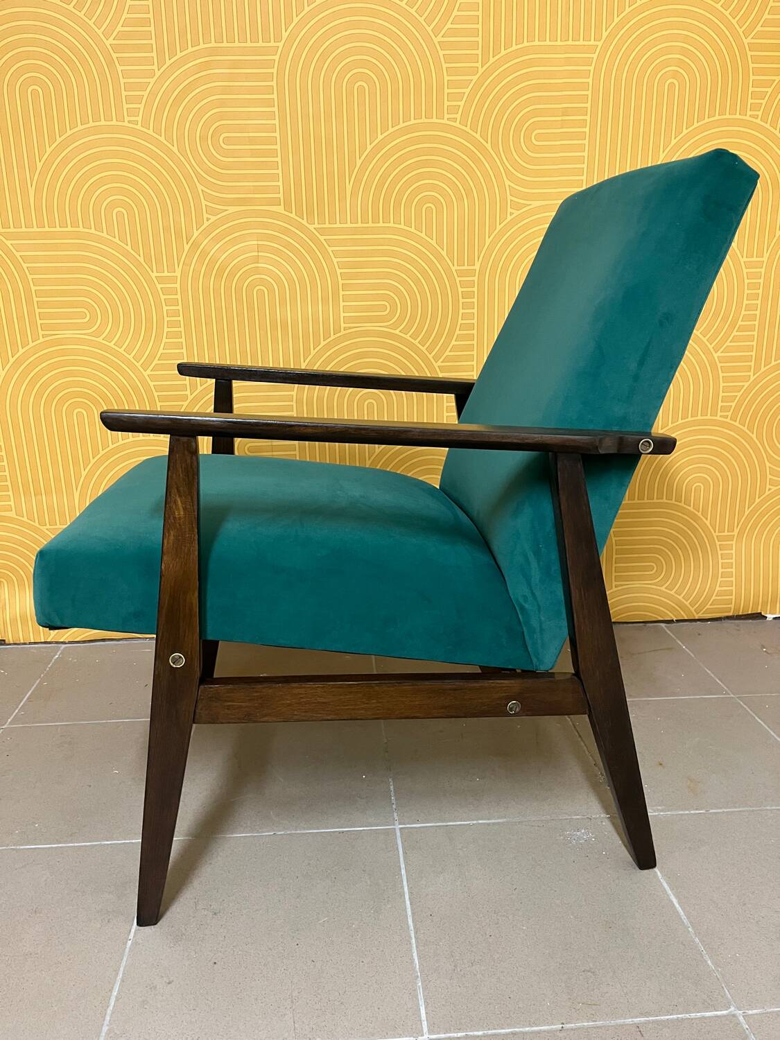 Fauteuil type 300-190 des années 70 Śnieżka