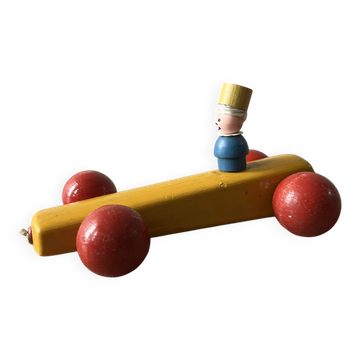 Jouet en bois ancien à tirer, voiture jaune et petit soldat