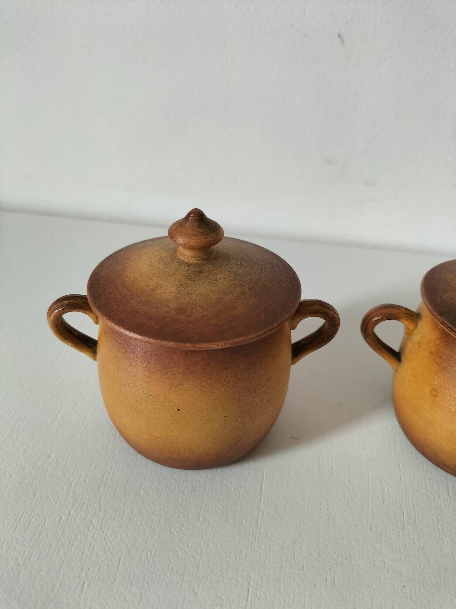 Set of three mini cocottes Pillivuyt in porcelain – 1930s-1940s