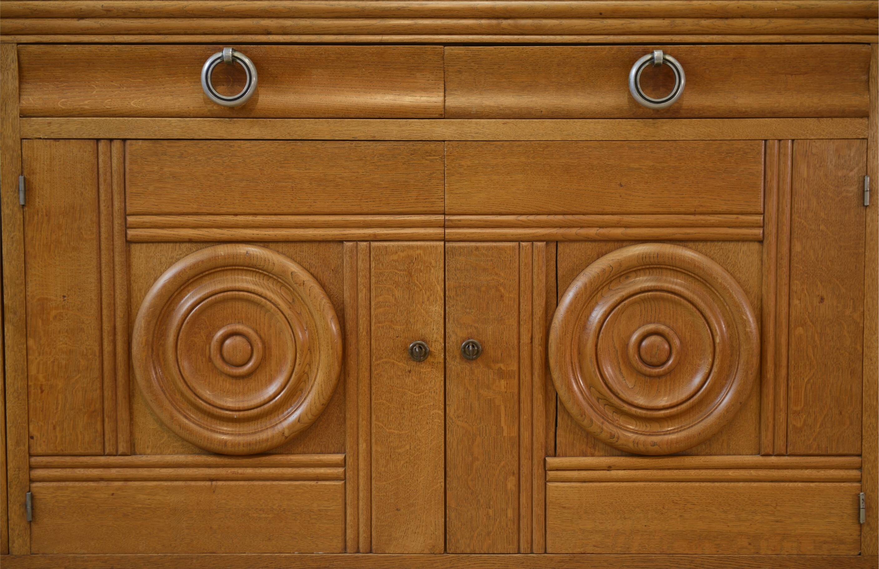 Buffet en chêne dans le goût de Charles Dudouyt 1930’s