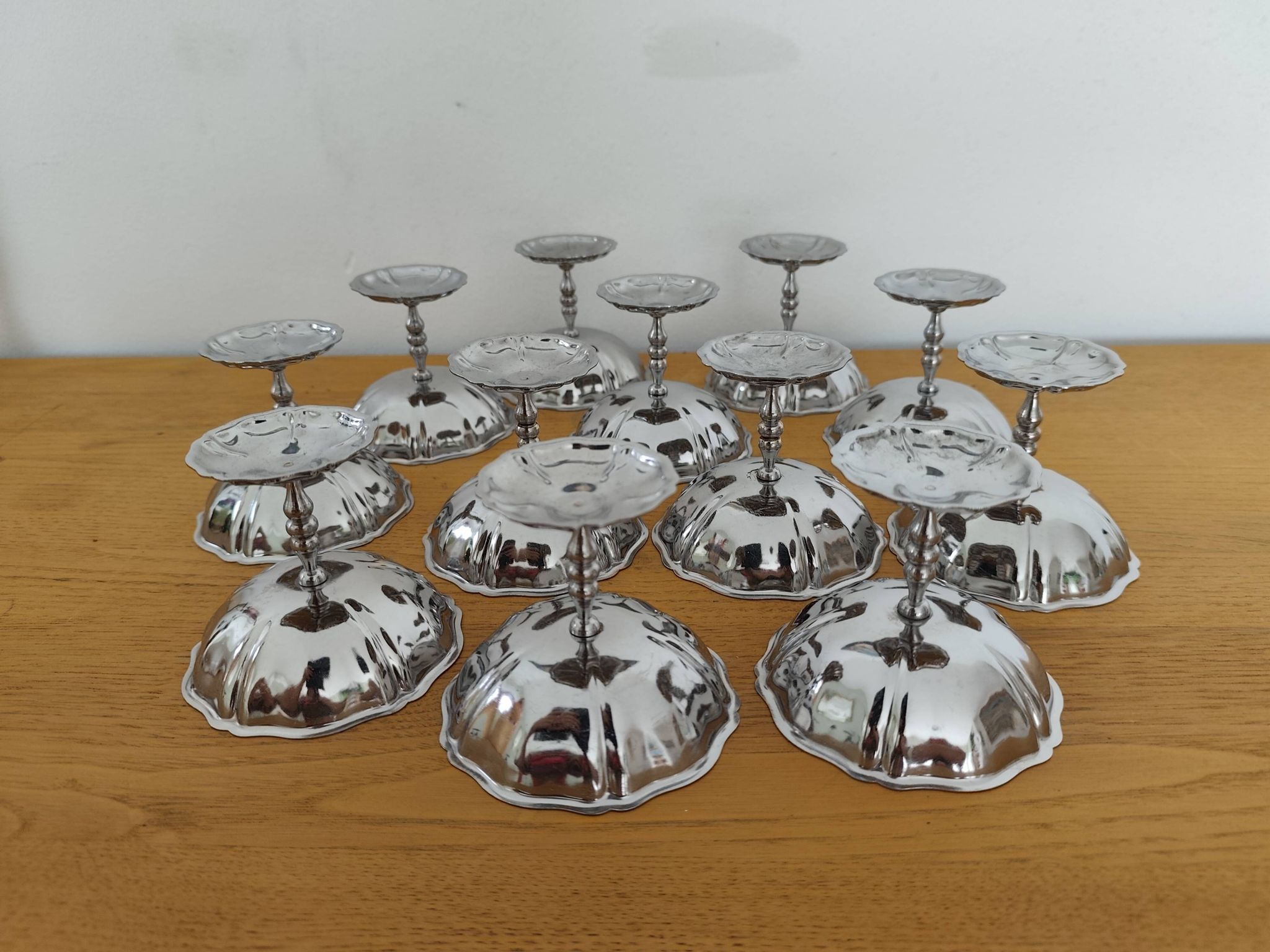Lot de 12 coupelles en inox années 70