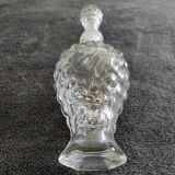 Bouteille in glass shaped grapes cluster in relief