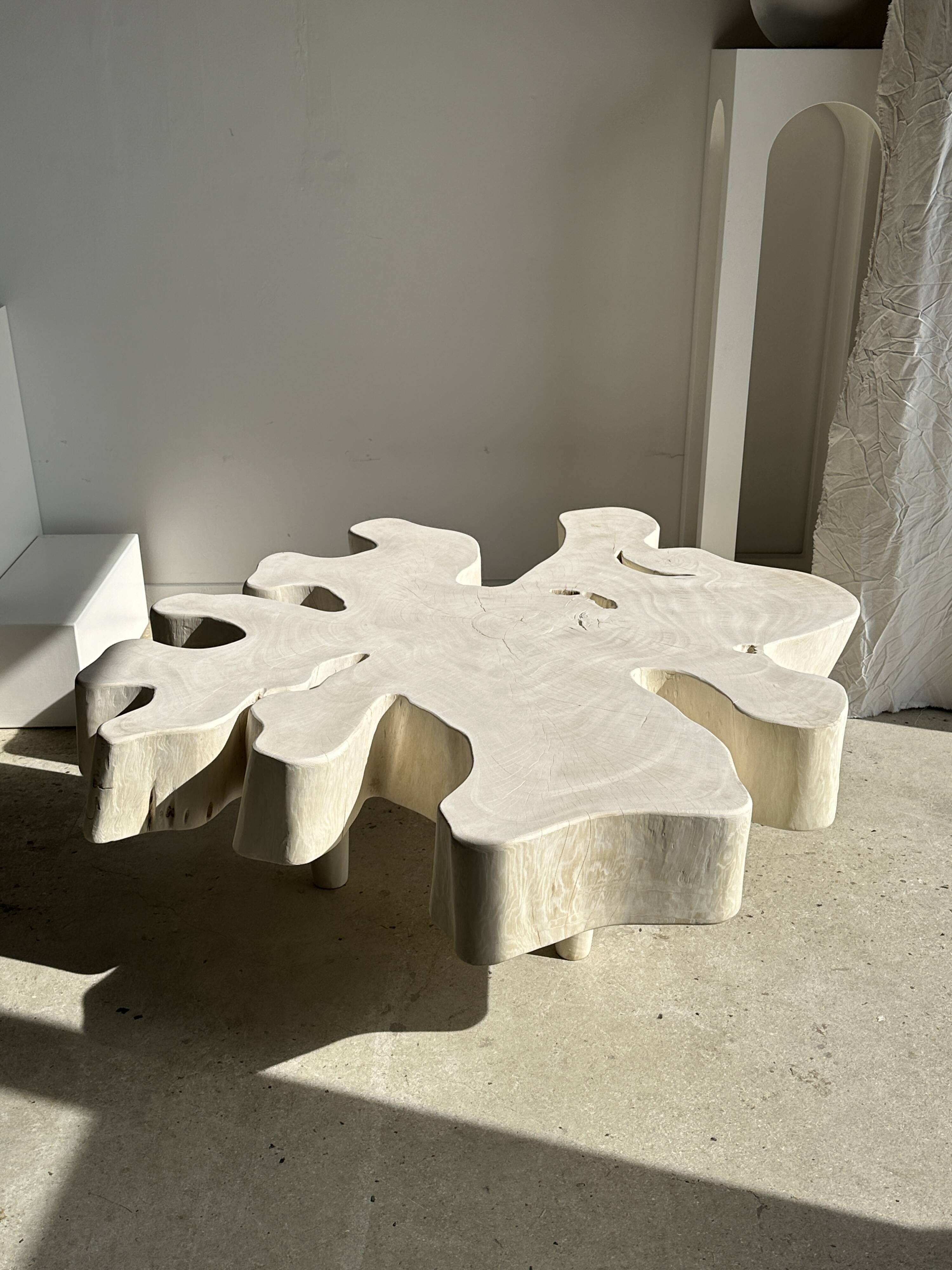 Very large whitewashed mango coffee table with an organic top D:140cm
