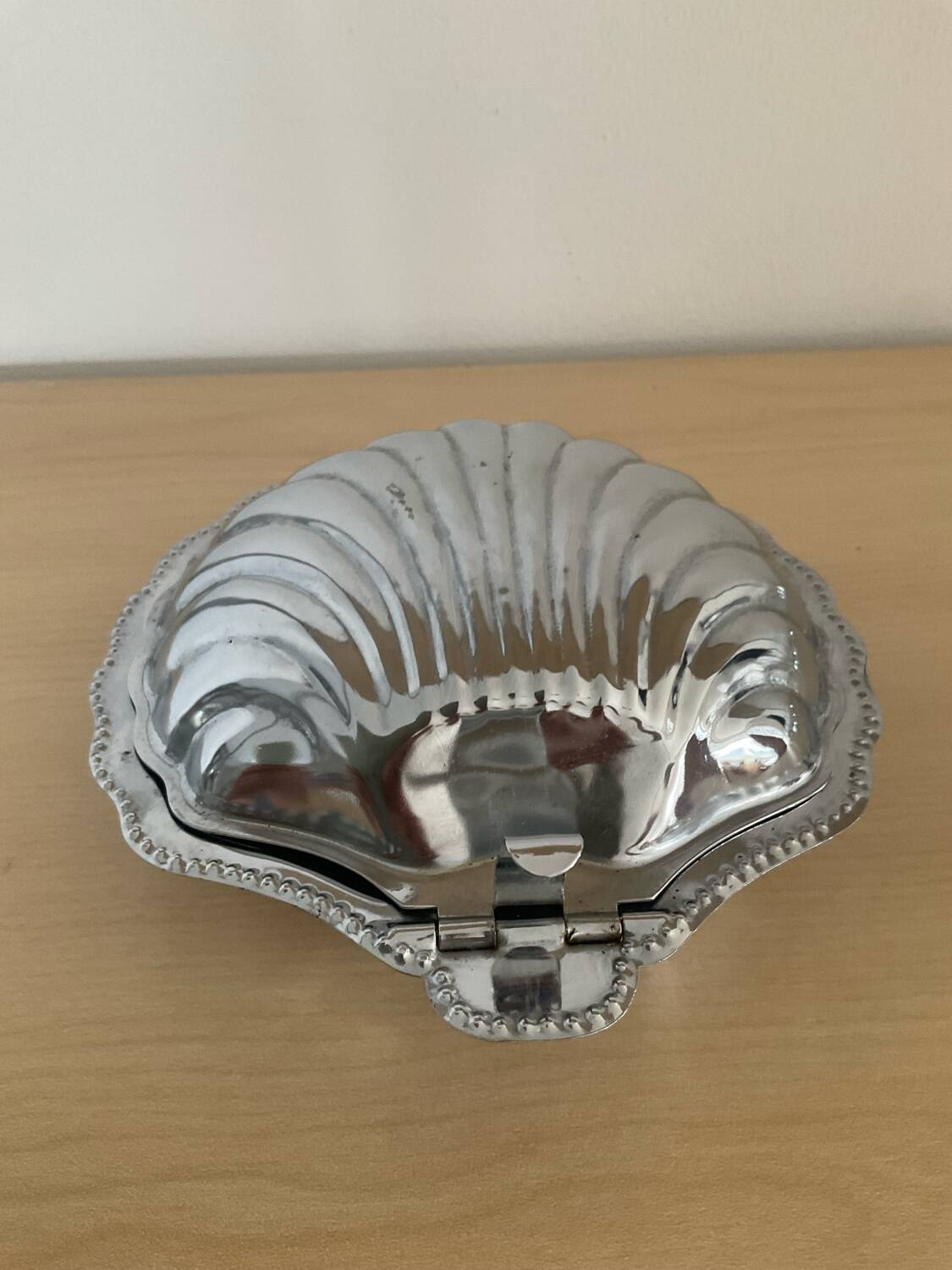 Vintage shell butter dish in silver metal and glass