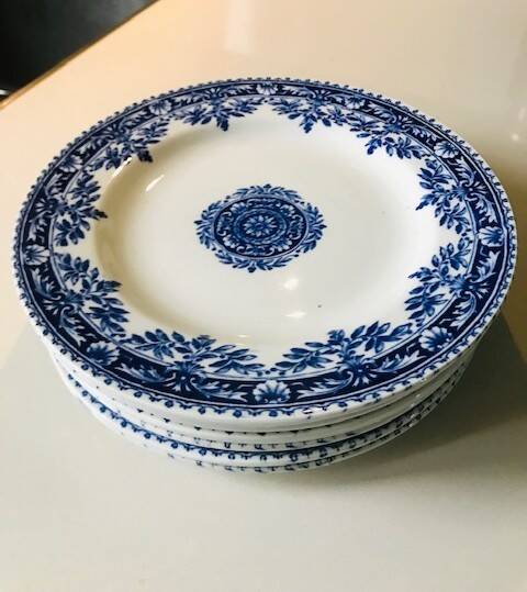 Set of 8 Luneville Mazarin plates