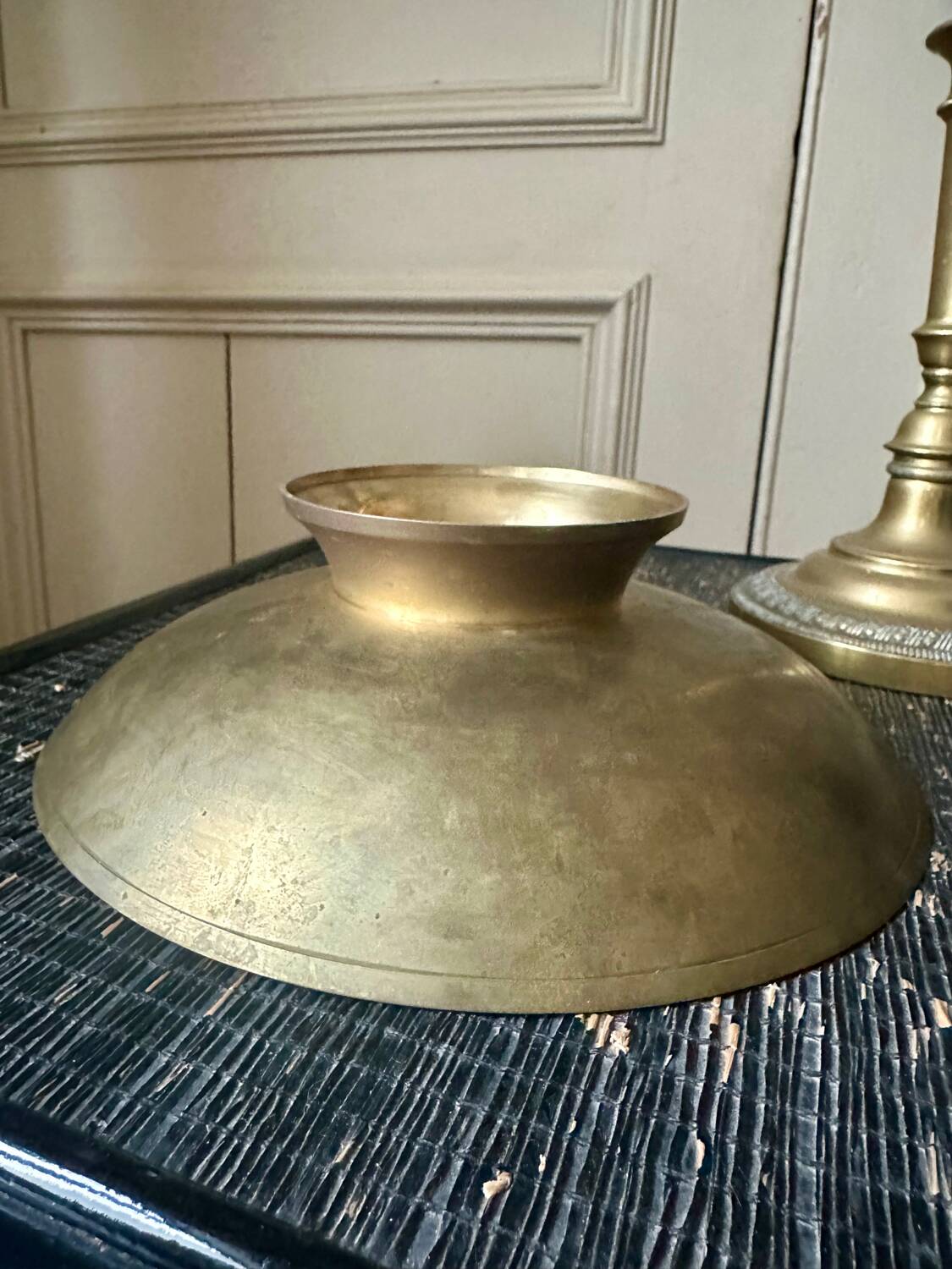 Enameled brass pocket emptier