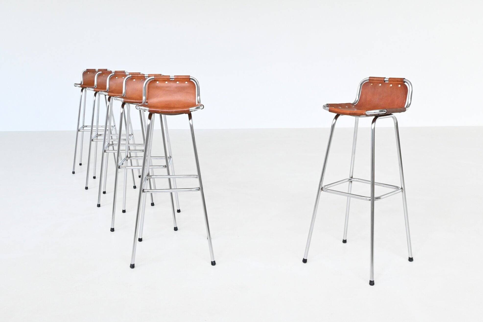 Ensemble de six tabourets de bar Charlotte Perriand, Station de ski des Arcs, France, 1960