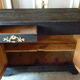 Buffet en bois brûlé shou-sugi-ban