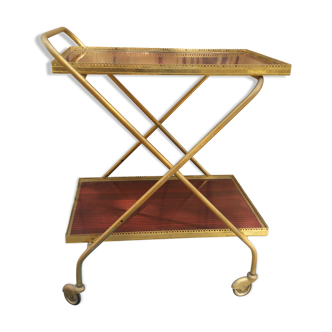 Serving table 1970