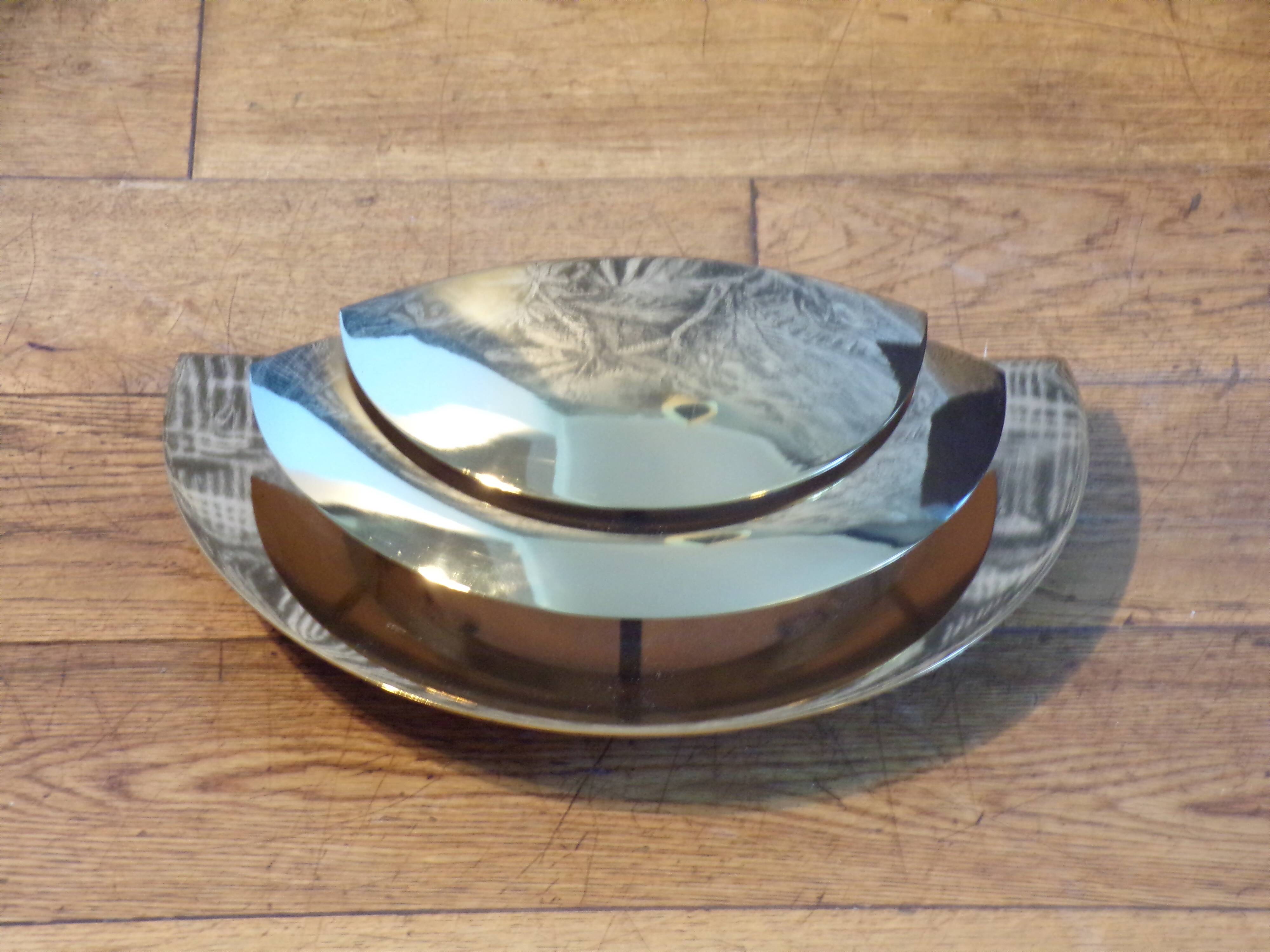 Fase gold metal wall light