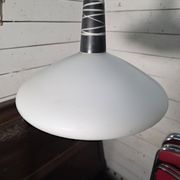 Suspension scandinave en opaline des années 60